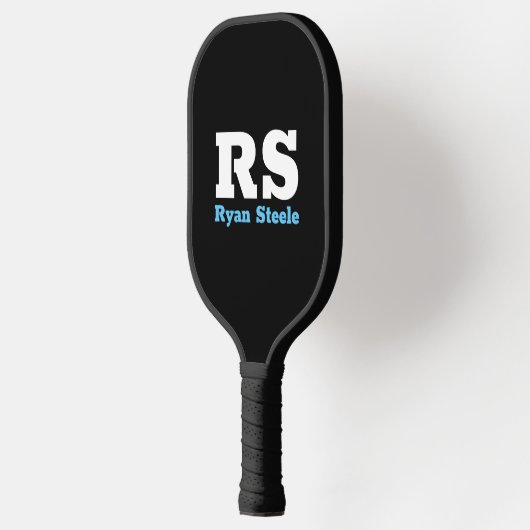 Vet wit monogram & Sky Blue Name op Black Pickl Pickleball Paddle (Links)