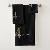 Vet Zwart Goud Monogram Modern Script Naam Bad Handdoek (Insitu)