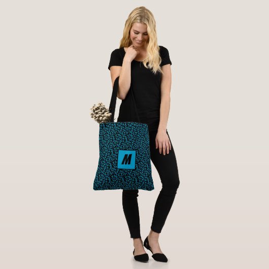 Vetblauw Abstract monogram Tote Bag (Op model)