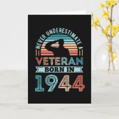Veteraan, geboren in 1944 80th Birthday Militaire  Kaart (Gele Bloem)
