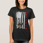 Veteraan USA Flag Pistool en Combat Boots US Veter T-shirt (Voorkant)