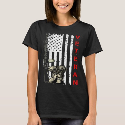 Veteraan USA Flag Pistool en Combat Boots US Veter T-shirt (Voorkant)