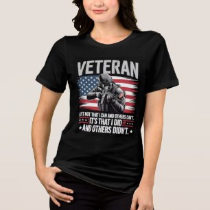 Veteraan van de Amerikaanse strijdkrachten 2026 Tri-Blend Shirt