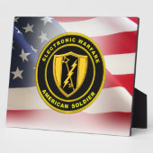 Veteraan van het leger voor elektronische oorlogvo fotoplaat (Zijkant)