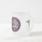 Veteraan van het medisch korps matglas koffiemok (Voorkant rechts)