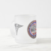 Veteraan van het medisch korps matglas koffiemok (Voorkant links)