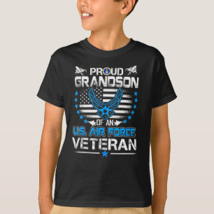 Veteran van de Amerikaanse luchtmacht, gekleed op  T-shirt