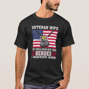 Veteran Wife trouwde haar Hero T-shirt