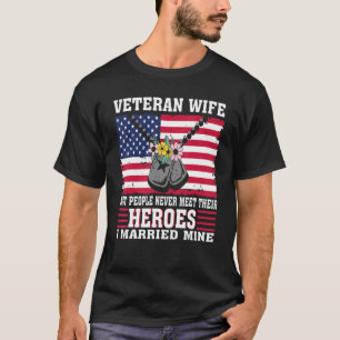 Veteran Wife trouwde haar Hero T-shirt