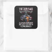 Veteranen omdat superhelden bezig zijn in Cinemas Vierkante Sticker (Tas)
