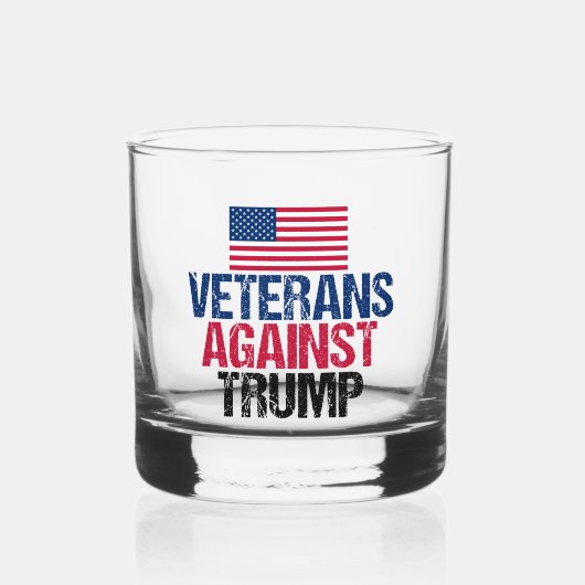 Veteranen tegen de Amerikaanse vlag Trump Whisky Glas (Voorkant)