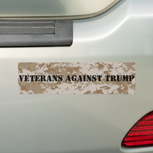 Veteranen tegen Trump Digi Camo Bumpersticker (Op auto)