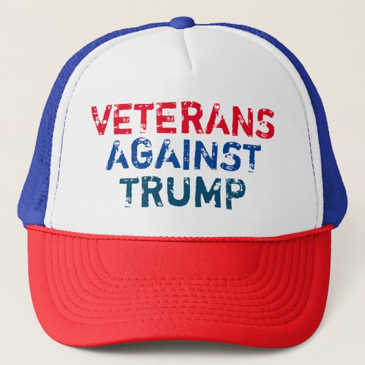 Veteranen tegen Trump Trucker Hat Trucker Pet (Voorkant)