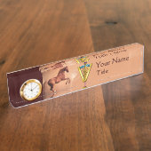 VETERINAIR SYMBOOL VAN RODE HORSE EN GOUDE CADUCEU NAAMBORDJE (Zijkant)