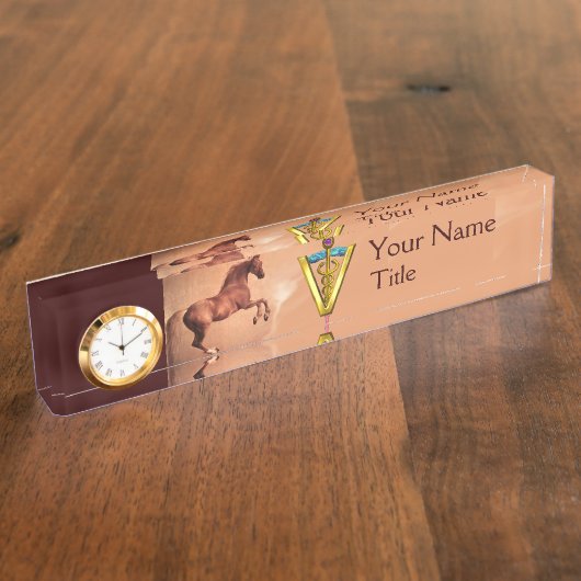 VETERINAIR SYMBOOL VAN RODE HORSE EN GOUDE CADUCEU NAAMBORDJE (Zijkant)