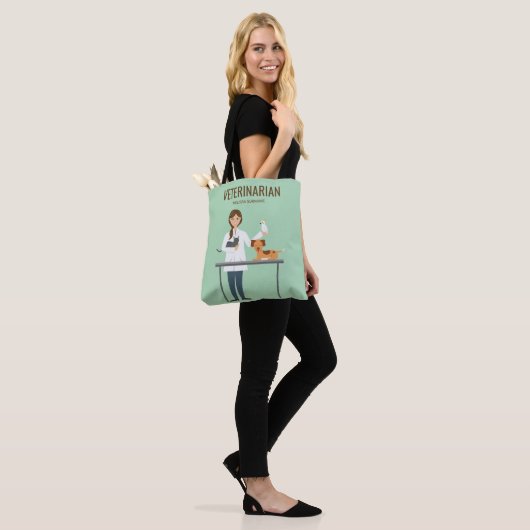 Veterinaire vrouw met dieren en aangepaste tekst tote bag (Op model)
