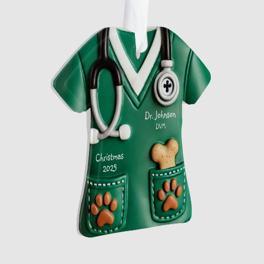 Veterinarian Scrub Shirt Personalized Ornament (voorkant)