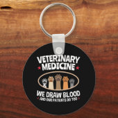 Veterinary Medicine we trekken bloed Funny Vet Tec Sleutelhanger (Voorkant)