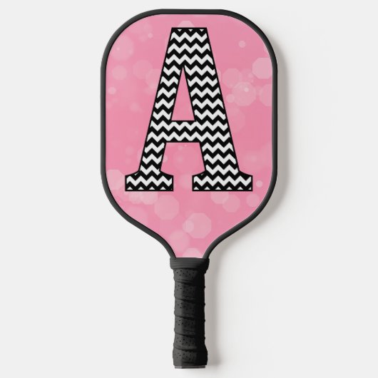 Vetgedrukte Chevron Letter A op Bubblegum Pink Pickleball Paddle (Voorkant)