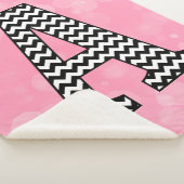 Vetgedrukte Chevron Letter A op Bubblegum Pink Sherpa Deken (3/4)