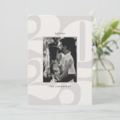 Vetgedrukte cijfers juichen nieuwjaarsfoto toe feestdagenkaart (Staand voorkant)