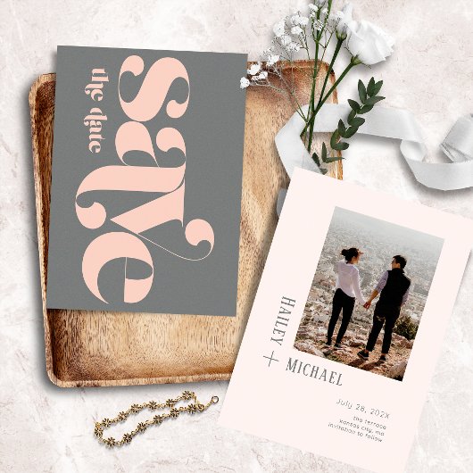 Vetgedrukte minimalistische foto  Coral Grey Save The Date