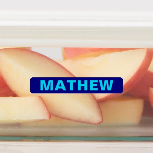 Vetgedrukte namen op meerdere waterdichte kleuren labels (Aangebracht)