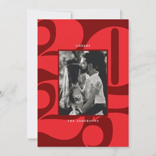 Vetgedrukte rode cijfers juichen nieuwjaarsfoto to feestdagenkaart (Voorkant)