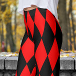 Vetgedrukte rode en zwarte harlekijncontrolepatroo leggings<br><div class="desc">Chique en zelfverzekerd: Stap in de schijnwerpers met deze opvallende Harlequin-leggings! Het gedurfde, kleurrijke ontwerp voegt een pop van plezier en energie toe aan uw garderobe, terwijl de comfortabele pasvorm ze ideaal maakt voor zowel casual draag als speciale gelegenheden. Sta op en druk jezelf uit - haal je paar vandaag...</div>