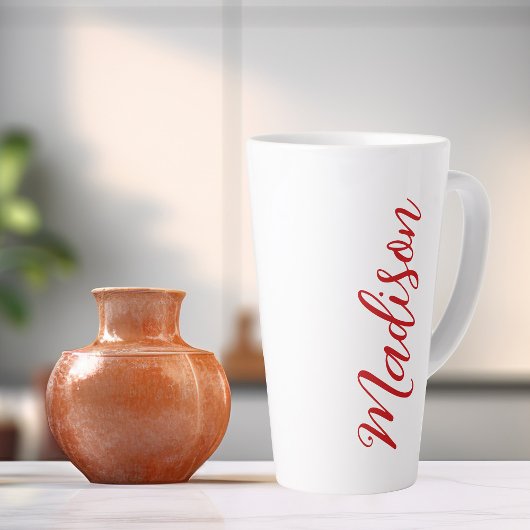 Vetgedrukte rode naam Handgeschreven script Aangep Latte Mok
