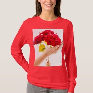 "Vetgedrukte rode rozen op rood T-shirt – Bloemens