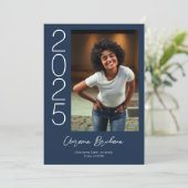 Vetgedrukte typografie Navy Blue Photo Afstuderen Kaart (Staand voorkant)