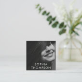 Vetgedrukte zwart-wit professionele foto vierkante visitekaartje (Staand voorkant)