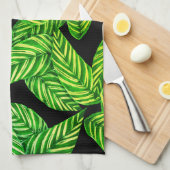 vetgroene bladeren op zwart theedoek (Quarter Fold)