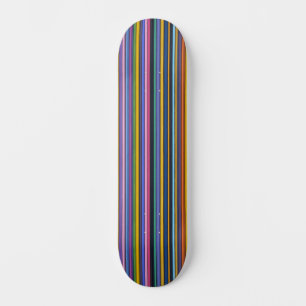 Vetkleurige regenboog verticale strepen persoonlijk skateboard