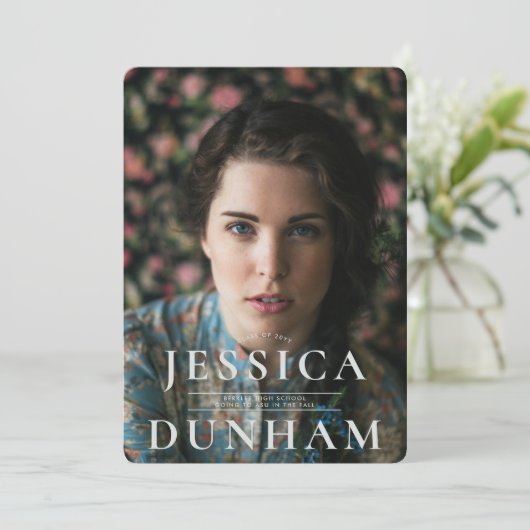 Vetnaam Serif Afstuderen Uitnodiging (Staand voorkant)