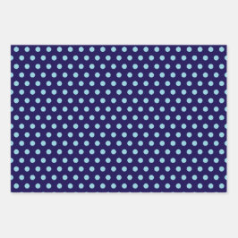 Vette lichte blauwe polka stippen op marineblauw inpakpapier vel