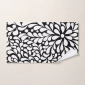 Vette moderne witte bloemen op zwarte achtergrond bad handdoek (Handdoek)