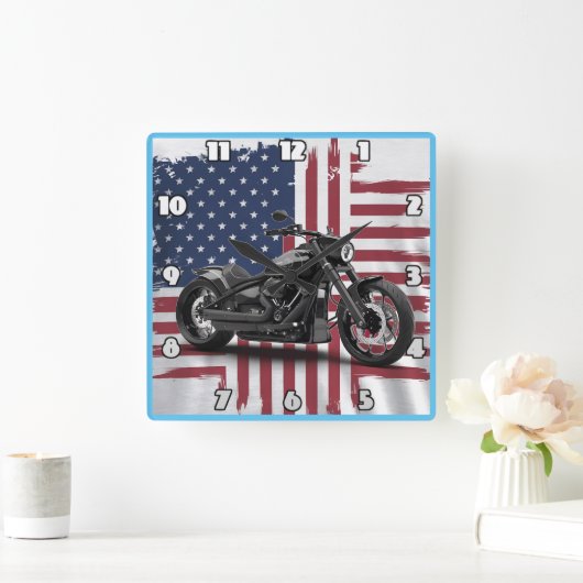 Vette motorfiets tegen de achtergrond van de Ameri Vierkante Klok (Huis)