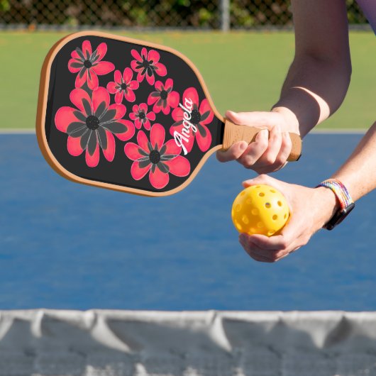Vette rode bloemen op zwart personaliseren het pickleball paddle (Insitu)