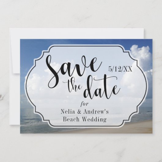 Vette Wolken Over Strand Foto w / Badge Save the D Date (Voorkant)