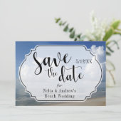 Vette Wolken Over Strand Foto w / Badge Save the D Date (Staand voorkant)
