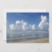 Vette Wolken Over Strand Foto w / Badge Save the D Date (Achterkant)