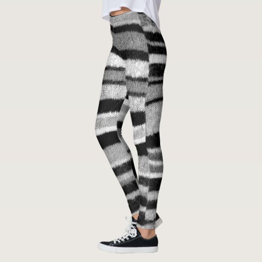 vette zwarte en witte strepen gebreide grijze sche leggings (Links)