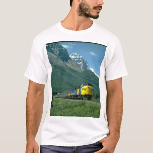 Via FP-7 #6302 leidt trein #2_Trains T-shirt