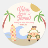 Vibin' & Three Surf Board Roze 3de Verjaardagsfees Ronde Sticker (Voorkant)
