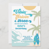Vibin' Thrivin' en Three Retro Surf Beach Birthday Kaart (Voorkant)