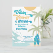 Vibin' Thrivin' en Three Retro Surf Beach Birthday Kaart (Staand voorkant)