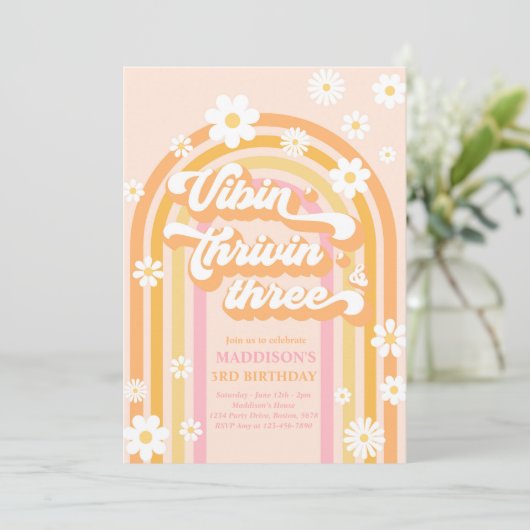 Vibin' Thrivin' Three Boho Daisy Rainbow Birthday Kaart (Staand voorkant)