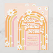 Vibin' Thrivin' Three Boho Daisy Rainbow Birthday Kaart (Voorkant / Achterkant)